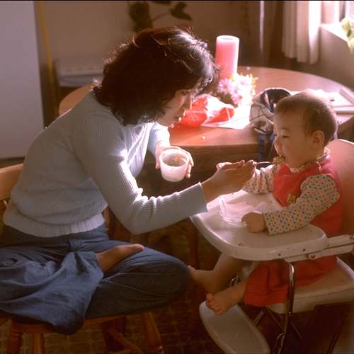 Kim feeding Zachary in Longview in 1976
